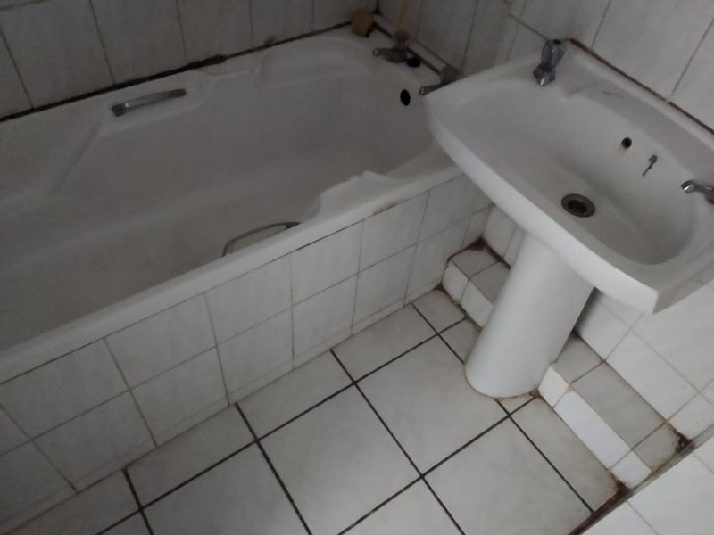 Your great investment in South Beach! Well-maintained building with good management  - Close to amenities, including shops, restaurants, and public transport - Photo 9