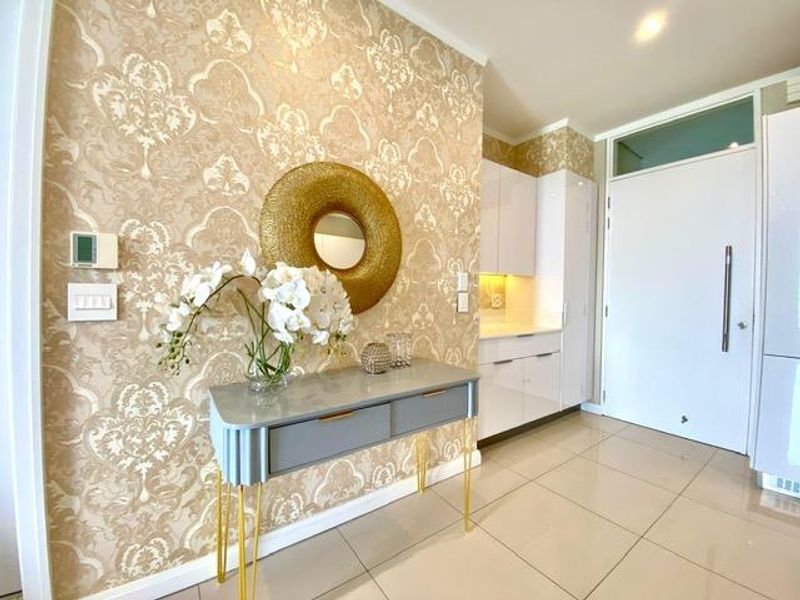 FURNISHED ONE BED APARTMENT IN AN EXCLUSIVE BLOCK IN MORNINGSIDE FOR SALE - Photo 2
