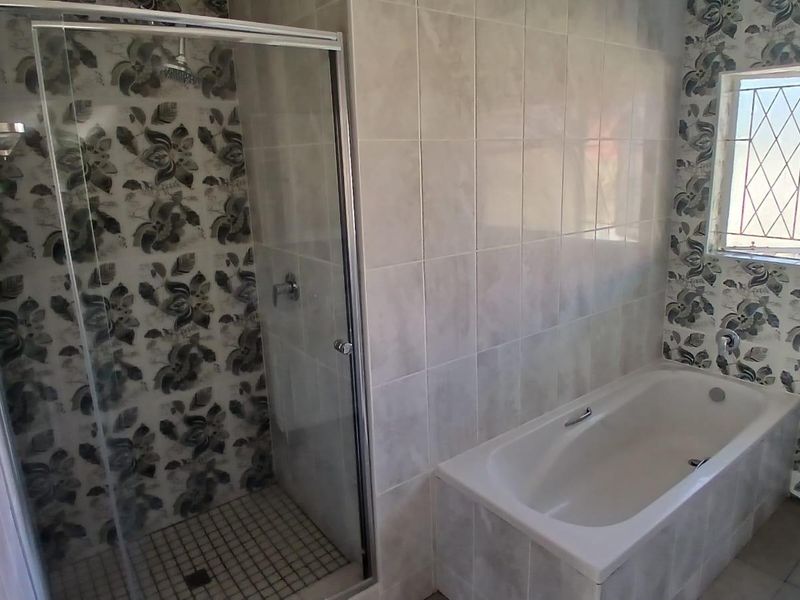 4 Bedroom family home to rent in Pellissier - Photo 10