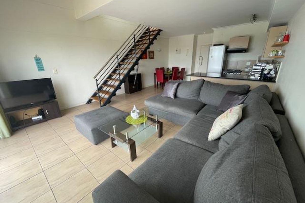 2 Beds Duplex furnished apartment with 1 basement park, 2 balconies with views - Photo 5
