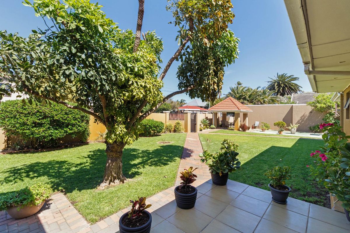 SPACIOUS, PRIVATE, CENTRAL - Photo 4