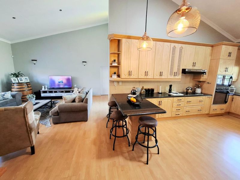 Beautifully Maintained Family Home in a Secure Aerorand Complex - Photo 7