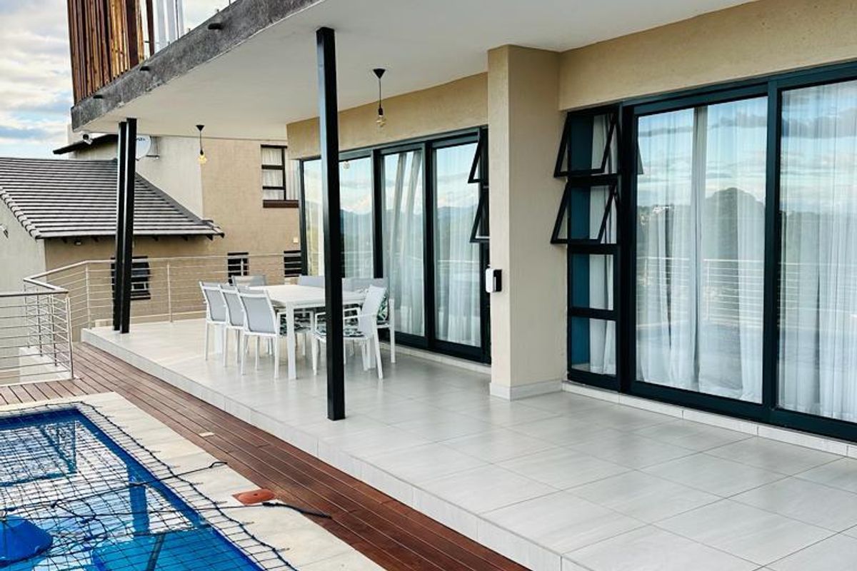 Modern, Move- In Ready Home with Striking Steet Appeal - Photo 4