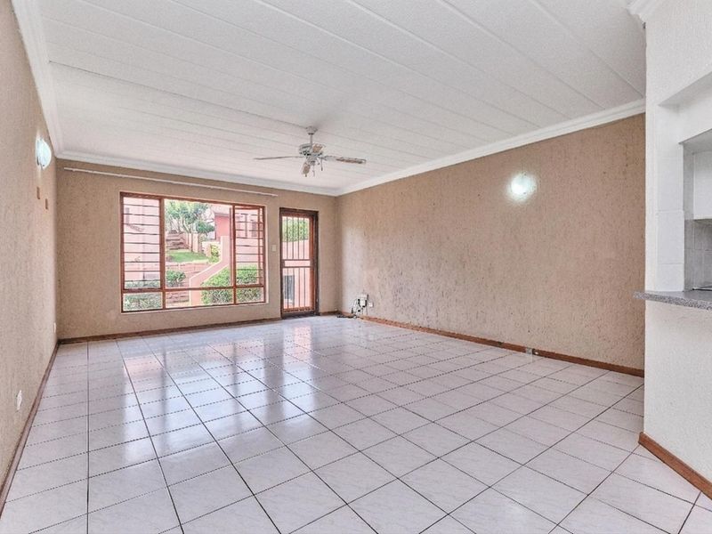 Charming 2-Bedroom Home with Private Garden – Ideal for First-Time Buyers and Investors! - Photo 3