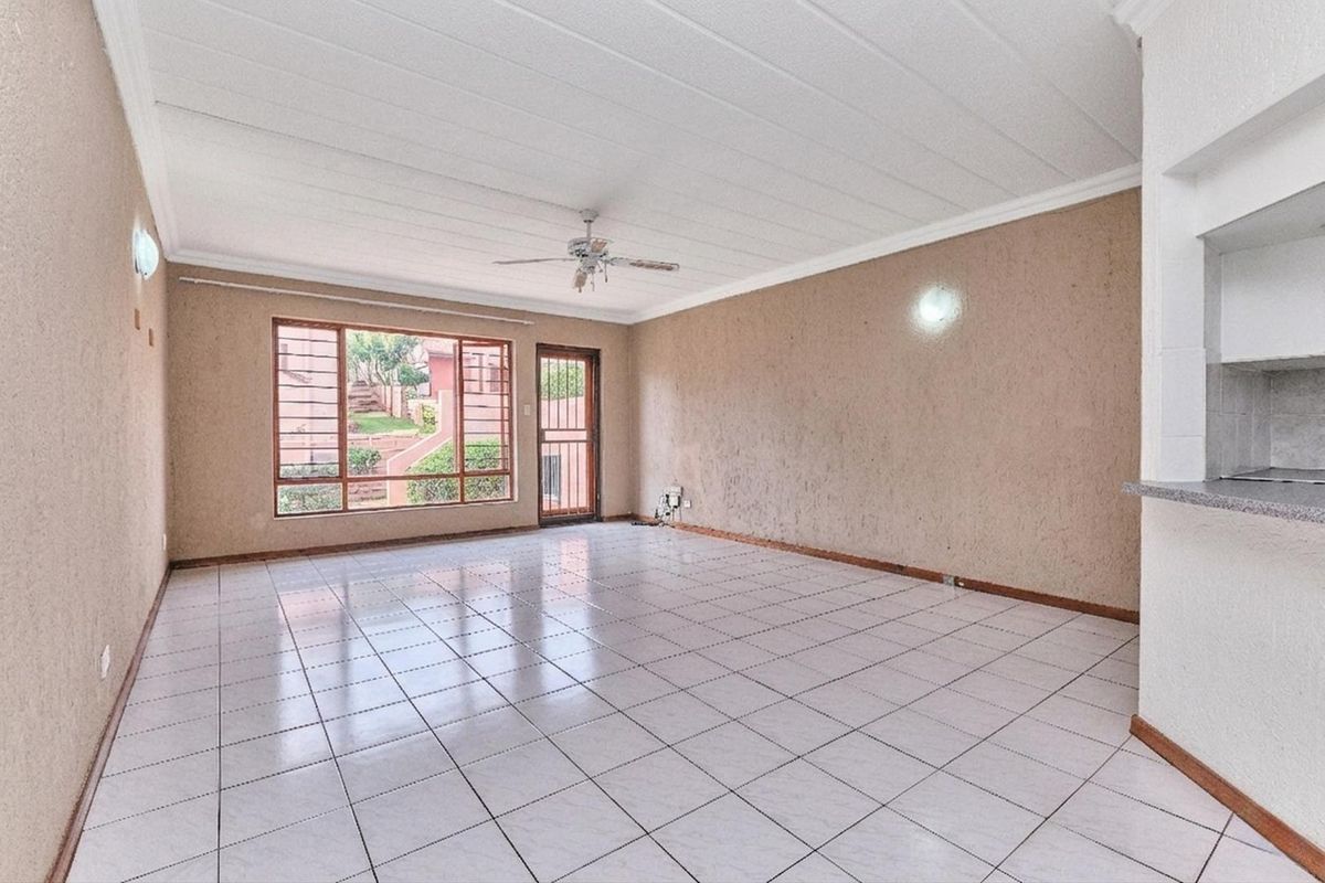 Charming 2-Bedroom Home with Private Garden – Ideal for First-Time Buyers and Investors! - Photo 3