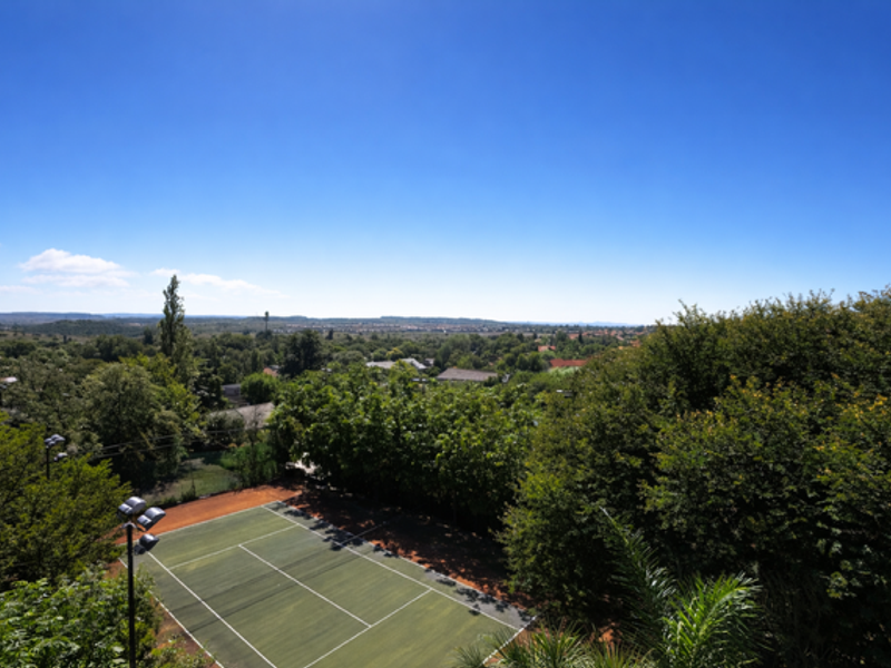 Panoramic Views in Prestigious Hillsboro - Photo 10