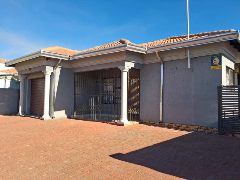3 Bedroom House For Sale in Vanderbijlpark CE - Photo 1