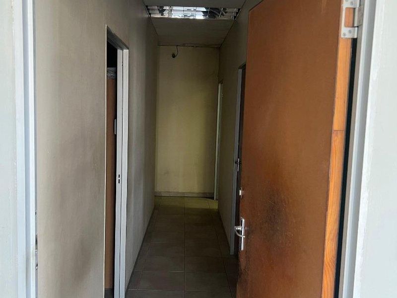 FOR SALE - INDUSTRIAL & OFFICE FACILITIES WITH 7-BEDROOM HOME - Photo 4