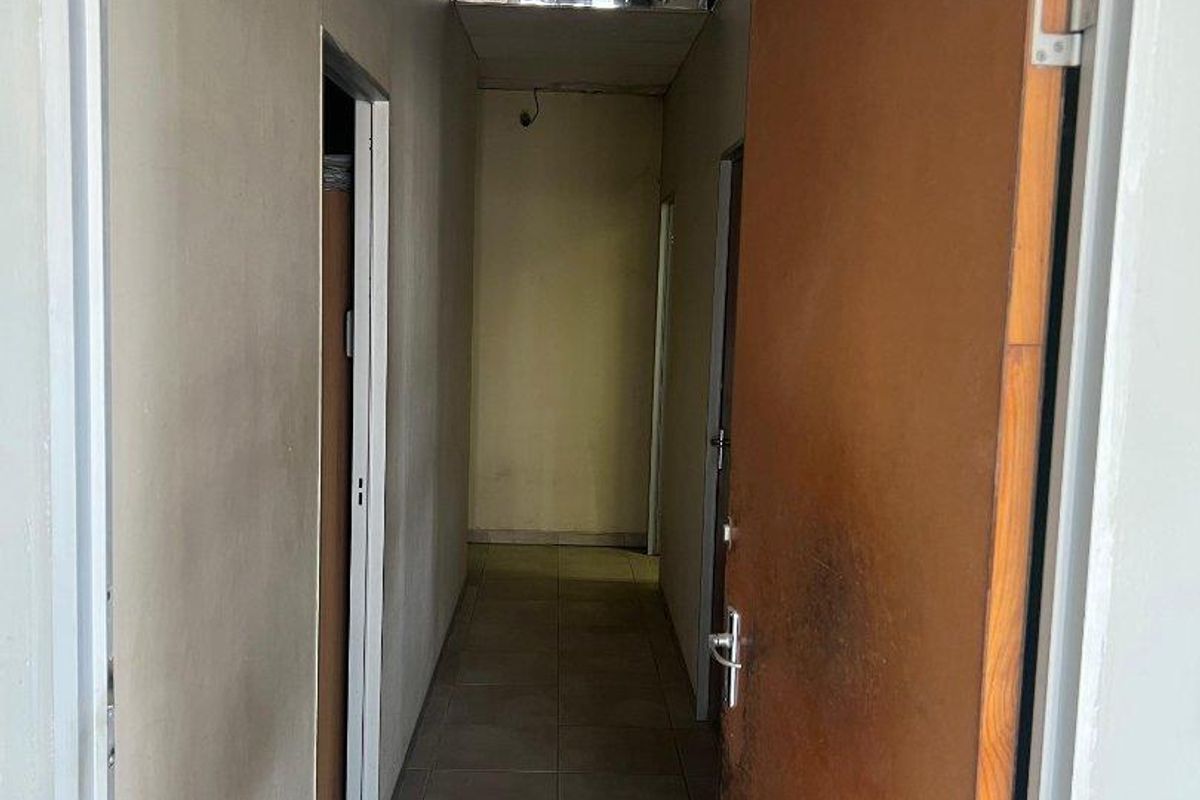 FOR SALE - INDUSTRIAL & OFFICE FACILITIES WITH 7-BEDROOM HOME - Photo 4