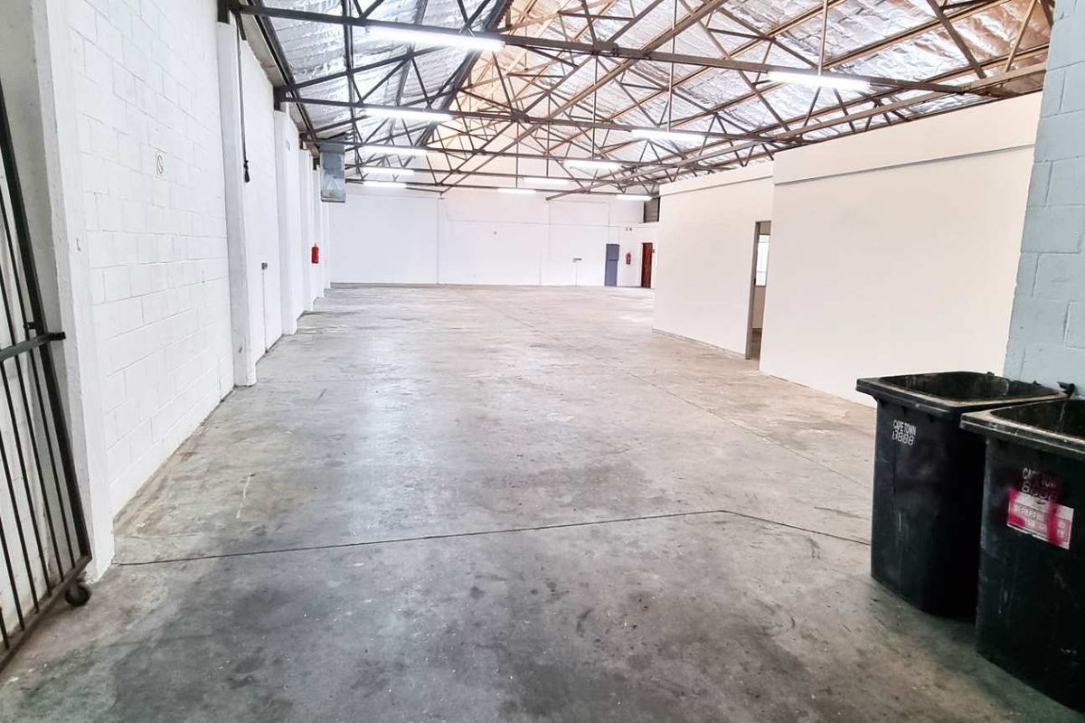 Spacious Industrial Warehouse in Diep River - Photo 5
