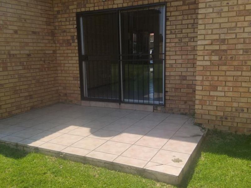 Ground floor unit ready to move in. - Photo 2