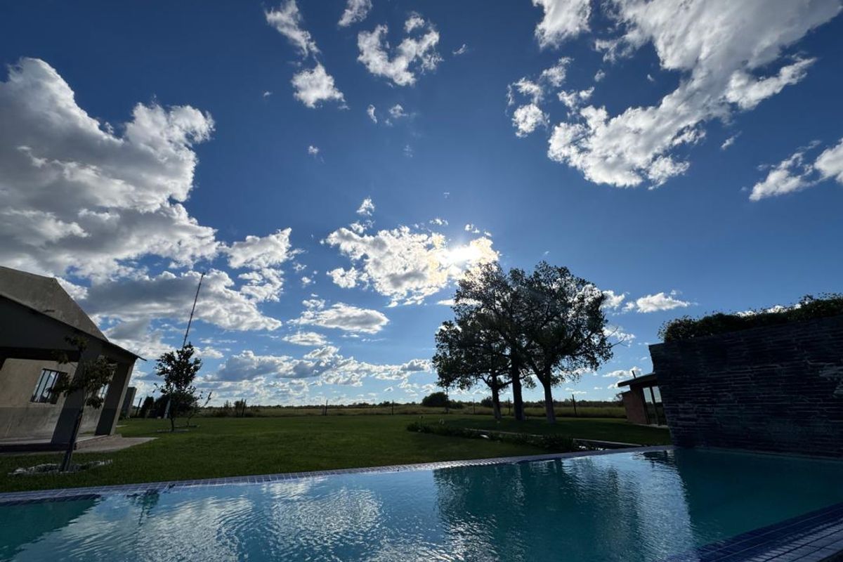 This 135 hectare agricultural plot near Otavi delivers exactly what serious buyers look for — strong water, usable land, and a comfortable, modern homestead. - Photo 4