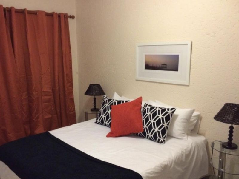 A CHARMING ONE BEDROOM APARTMENT - Photo 4