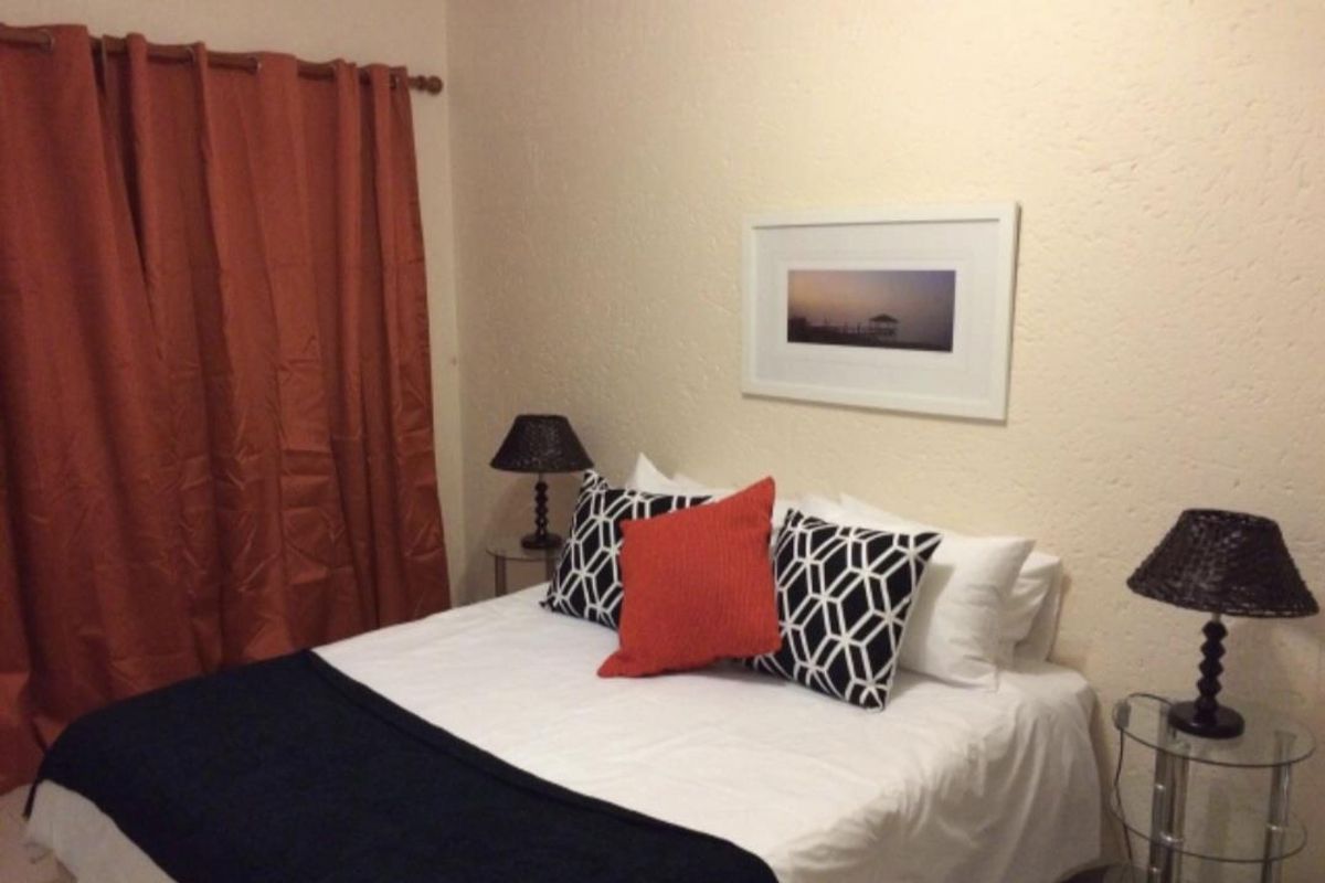 A CHARMING ONE BEDROOM APARTMENT - Photo 4