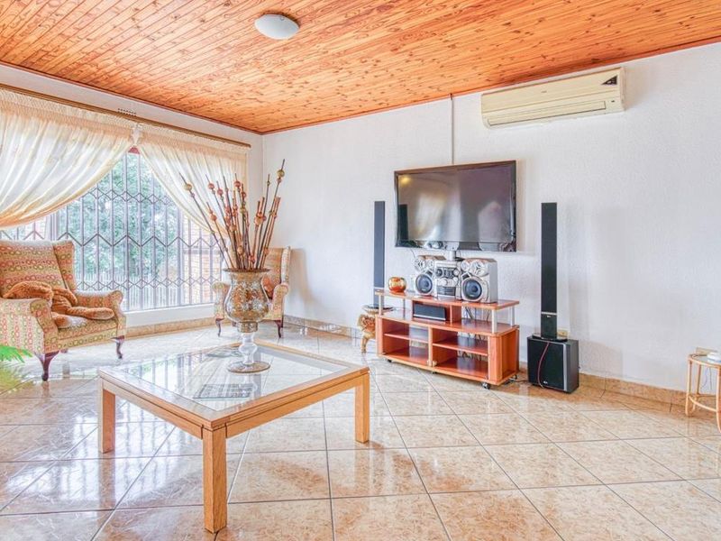 3 Bedroom House for Sale in Glenvista - Photo 8