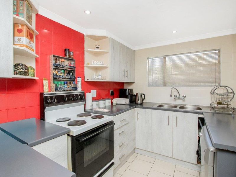 Lovely 3 bedroom 2 bathroom duplex unit for sale in Silverfields Krugersdrop - Photo 6