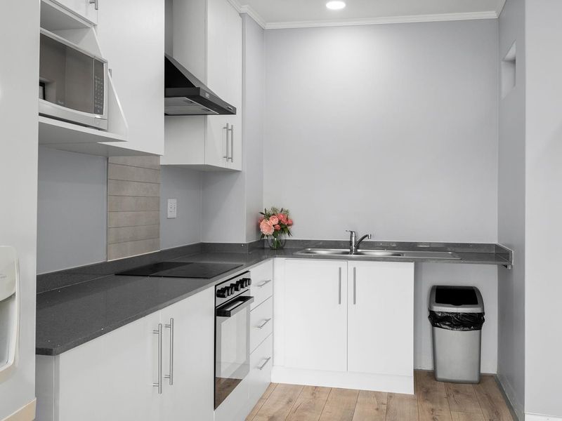 FOR SALE  |  Hillcrest  |  Cotswold Fenns Estate  |  2 Bedroom 2 Bathroom Apartment - Photo 5