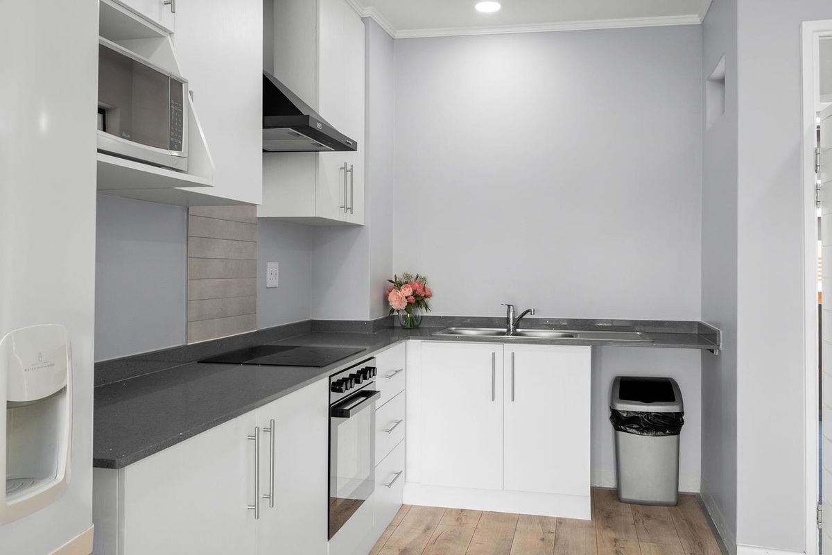 FOR SALE  |  Hillcrest  |  Cotswold Fenns Estate  |  2 Bedroom 2 Bathroom Apartment - Photo 5