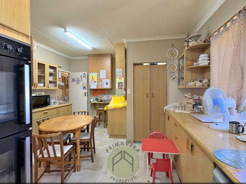 4 Bedroom Double-Storey House With 5 Flats For Sale in Hage Heights, Swakopmund - Photo 10