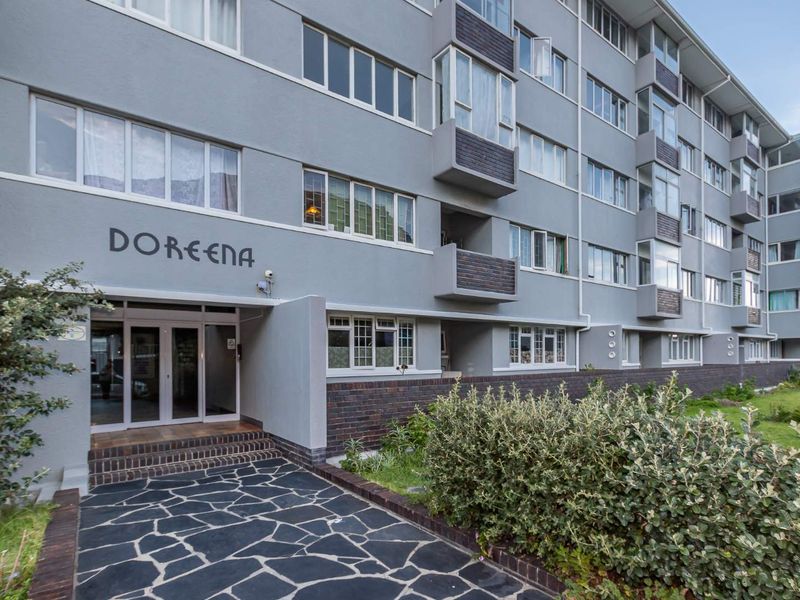 SECURE, SPACIOUS LOCK UP & GO APARTMENT - Photo 2