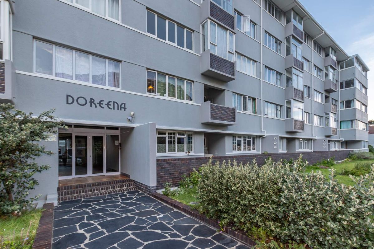 SECURE, SPACIOUS LOCK UP & GO APARTMENT - Photo 2