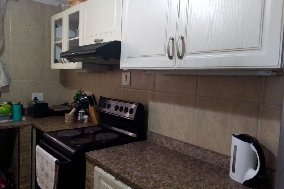 Spacious Apartment in the Heart of South Beach! - Photo 3