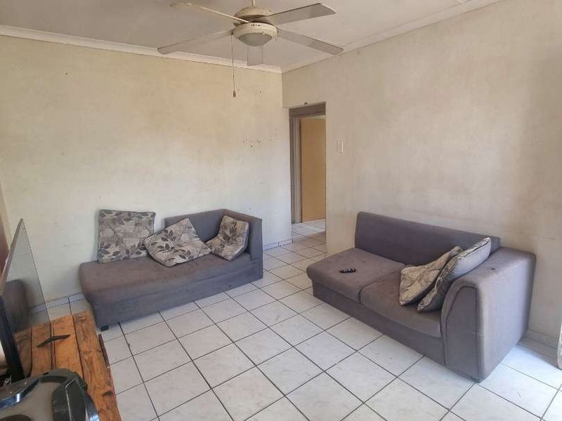 HOUSE FOR SALE - GREENWELL, KATUTURA - Photo 8