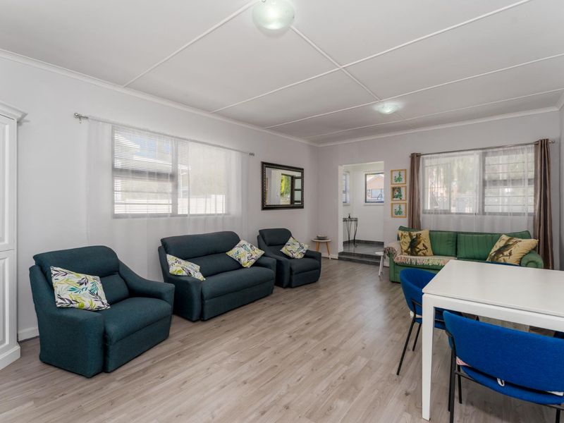 Beautifully Renovated Home Offering Exceptional Income Potential - Photo 4