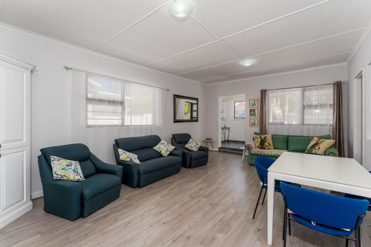 Beautifully Renovated Home Offering Exceptional Income Potential - Photo 4