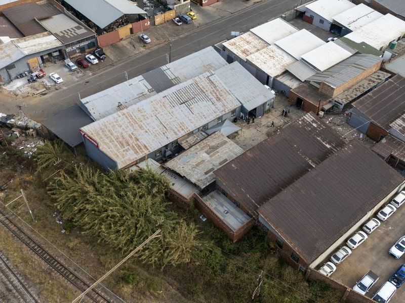 PRIME INDUSTRIAL COMPLEX WITH THREE WORKSHOPS ON CONSOLIDATED STANDS - Photo 6