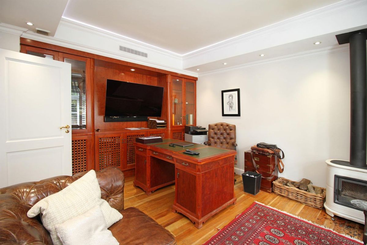 The Hamptons Style Residence In An Exclusive Estate Opposite Steyn City - Photo 4