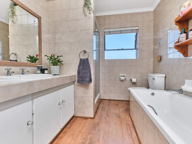 Fantastic property walking distance to the schools. - Photo 8