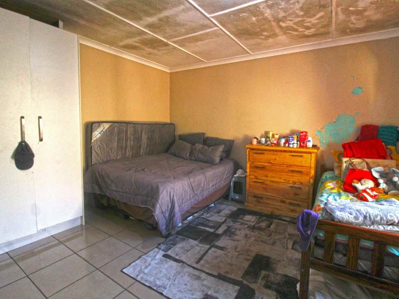 4Units For Sale in Newclare - Photo 7