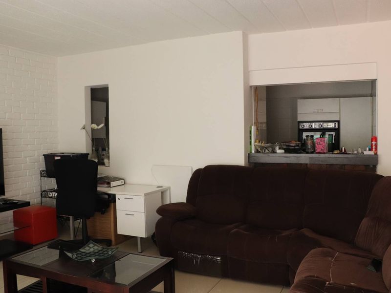 Florida  2 bed unit for sale - Photo 6