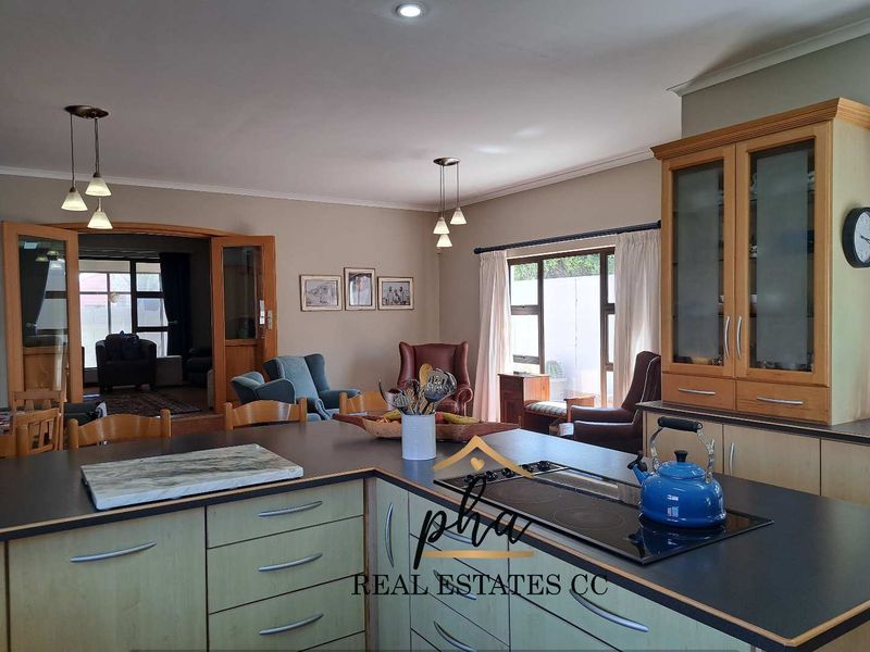 Spacious 4 bedr family home with huge entertainment area for sale in Walvis Bay for N$5 250 000.00 - Photo 6