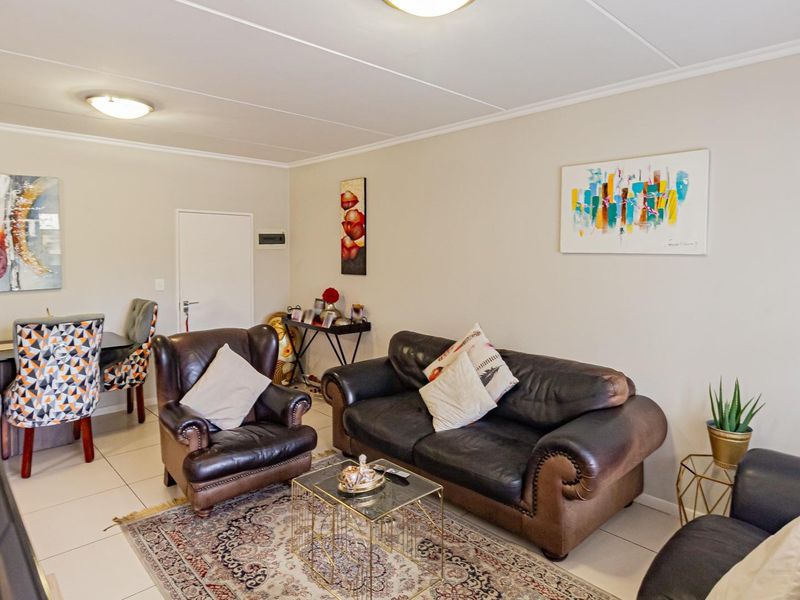 Spacious 3Bed, 2Bath for sale in Kylami - Photo 2