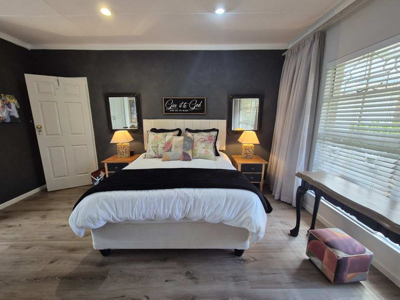 Retire in comfort and sophisticated style - Photo 4