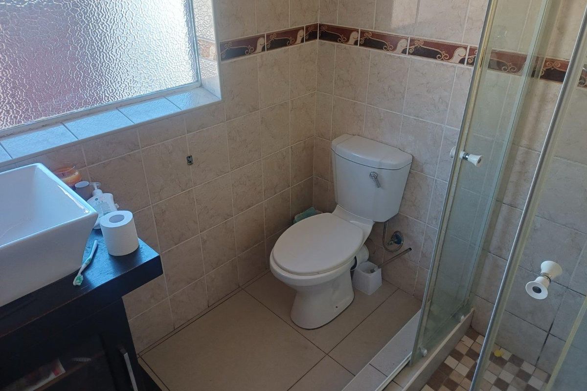 Spacious Family Home with Modern Comforts in Upper Birch Acres - Photo 5
