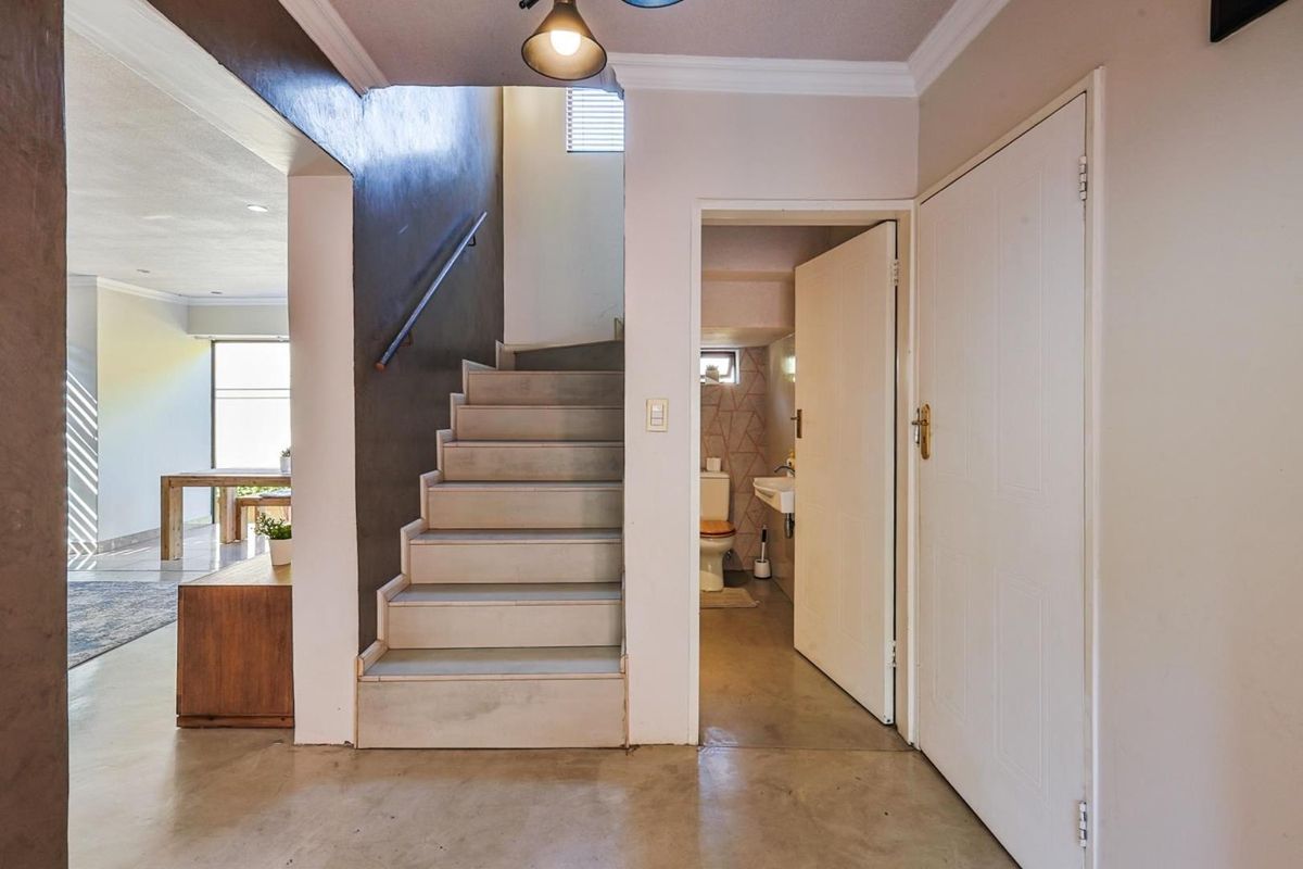 Charming three-bedroom home in Monterrey Place - Photo 4