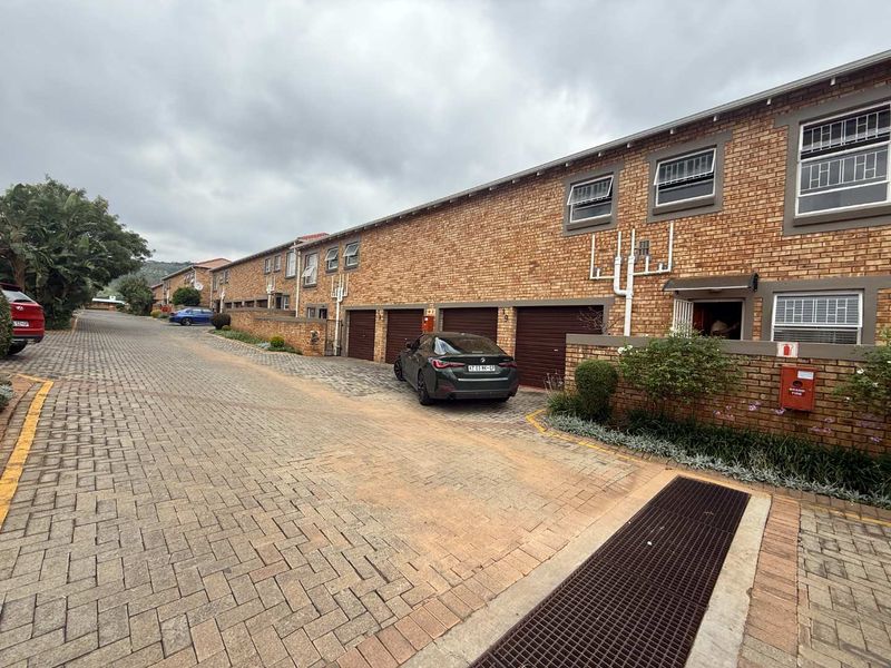 Spacious Face-Brick Duplex – Immediate Occupation Available - Photo 2