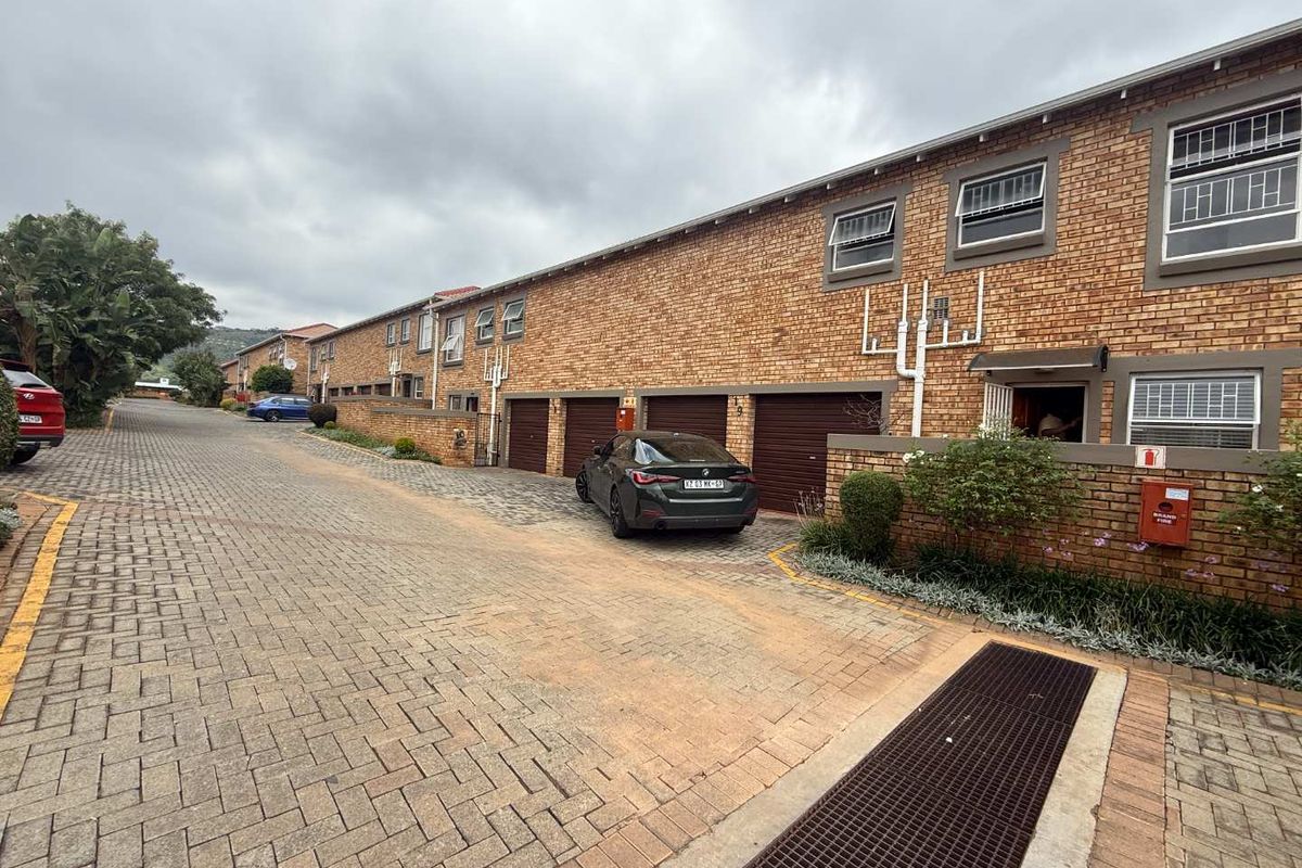 Spacious Face-Brick Duplex – Immediate Occupation Available - Photo 2