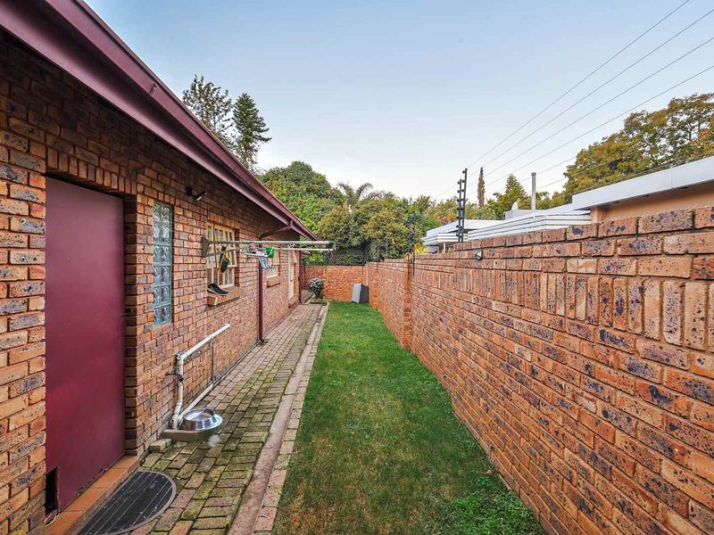 Versatile Family Haven with Flatlet & Business Rights - Photo 8