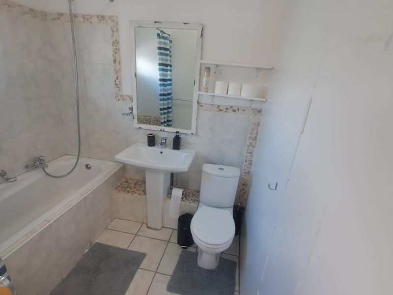Garden Barchelor Cottage For Rent In Brackendowns - Photo 6