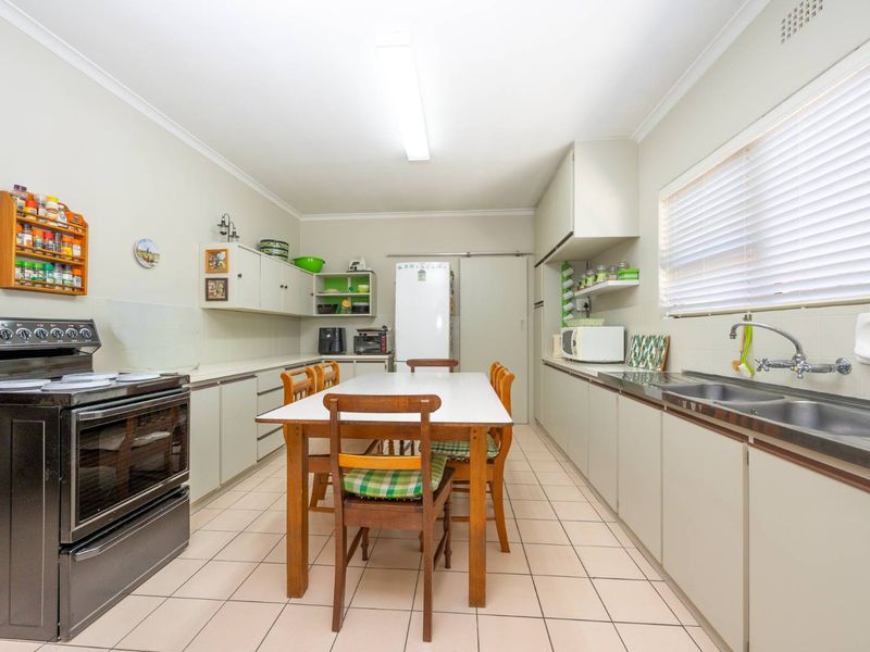 An Exceptionally Versatile Family Residence. - Photo 6