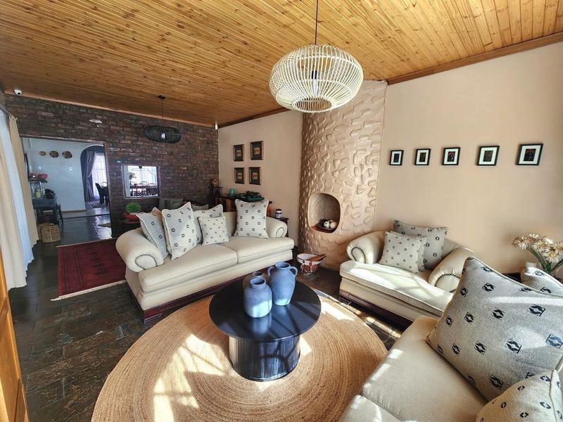 Spacious & Elegant 4-Bedroom Family Home in Hillcrest Location - Photo 6