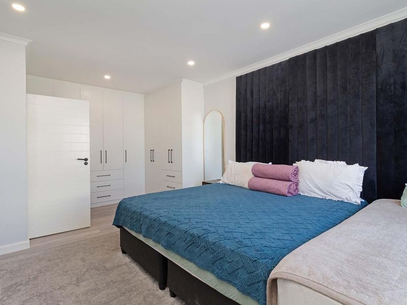 Modern Family Living in the Heart of Sought-After Sandown / Exclusive Mandate - Photo 9