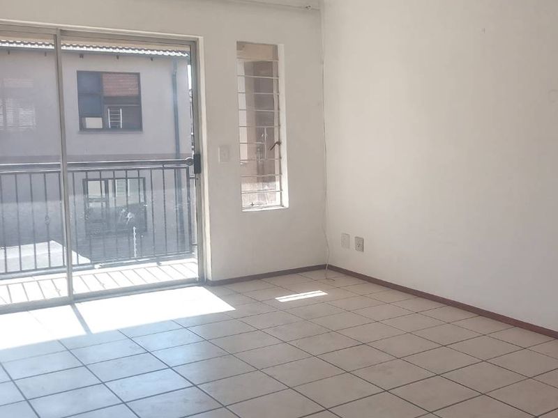 TWO BEDROOM TOWNHOUSE IN PARKRAND - Photo 5