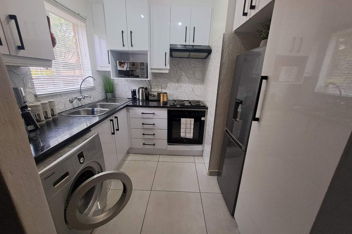 Modern 2 Bedroom Townhouse For Sale in Highveld Perfect for First Time Buyers! - Photo 2