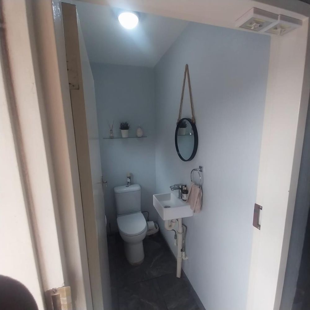 Guest bathroom 