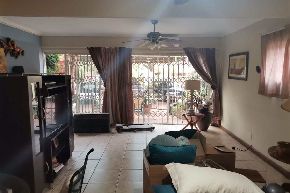 Expansive Home with Pool, Flatlet, & Solar Power! - Photo 4